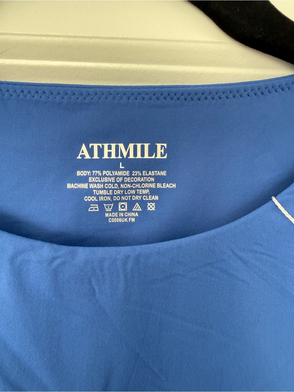 Sleeveless High-Neck Crop Tank Top — Blue - Picture 3 of 4